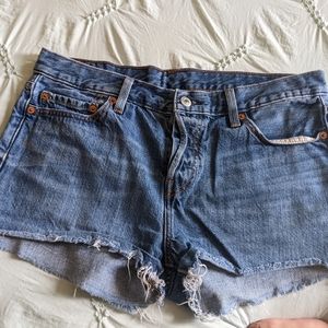 Women's Levi’s 501 Button Fly Cutout Denim Short Size 29